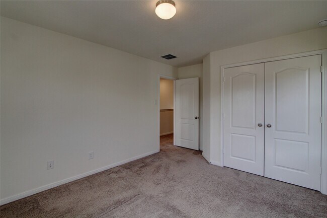 Building Photo - 4006 Shady Palmetto Dr