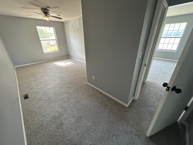 Building Photo - 1416 SE Henley Ct
