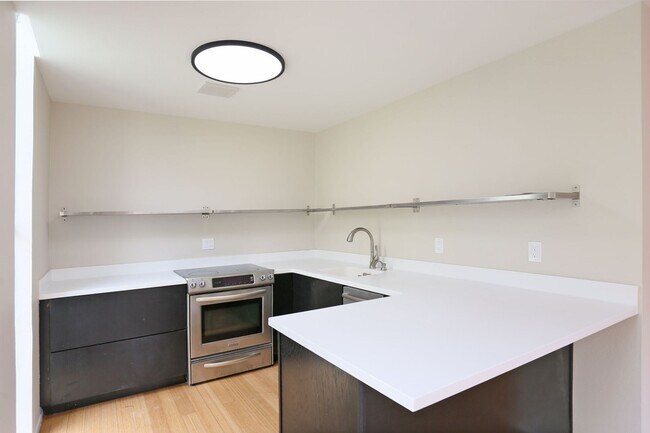 Building Photo - 439 Greenwich St