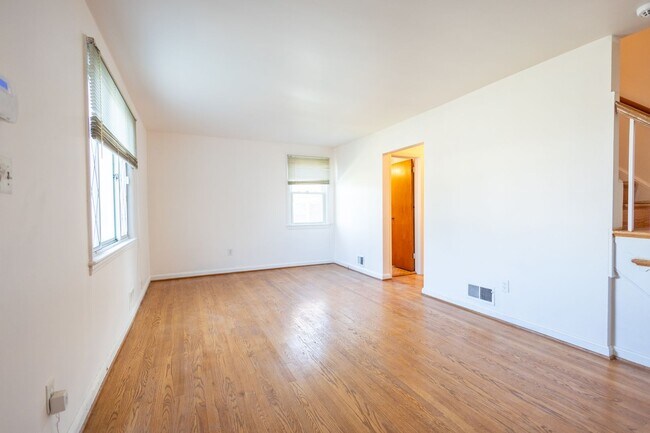 Building Photo - Lovely 3 BR/2.5 BA EOG Townhome in Temple ...
