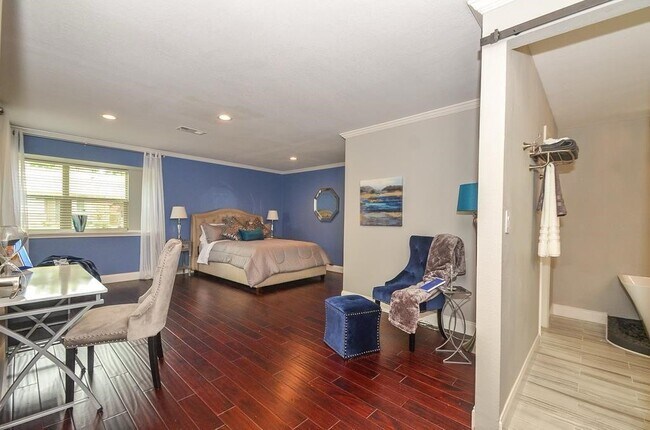 Building Photo - 867 Carlingford Ln