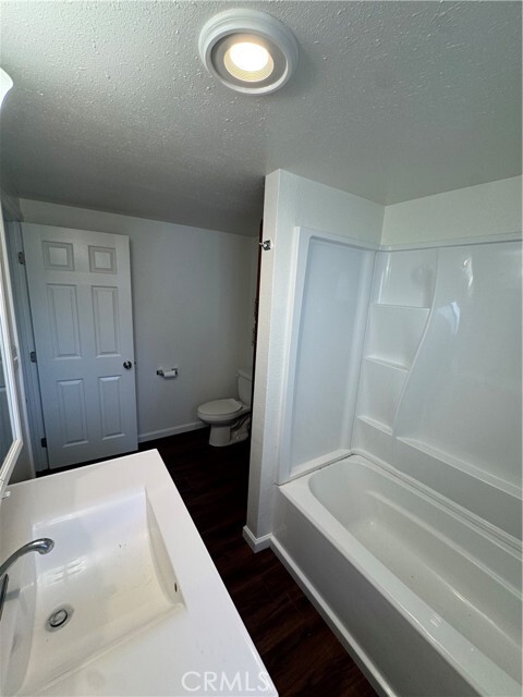 Building Photo - 104 Avenida San Dimas