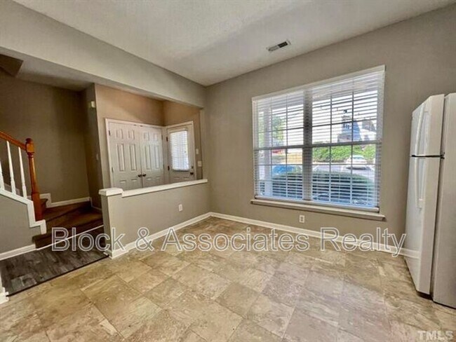 Building Photo - 412 Canyon Lake Cir
