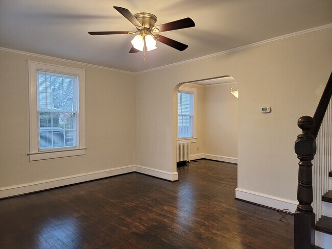 Building Photo - 67 Greenbriar Ave