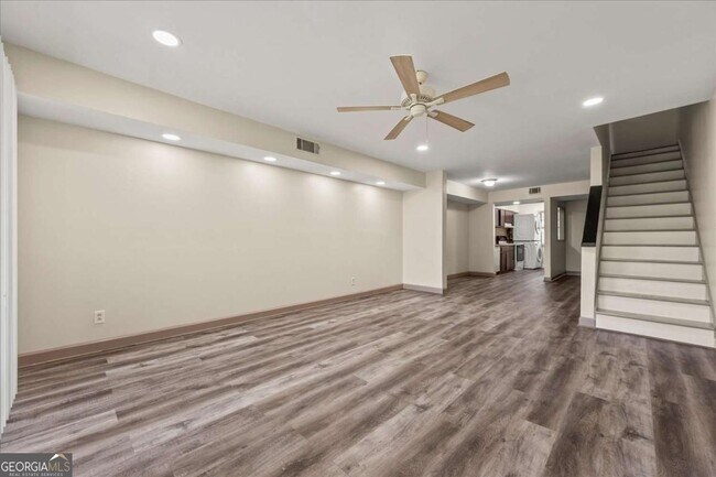 Building Photo - 210 Appleby Dr