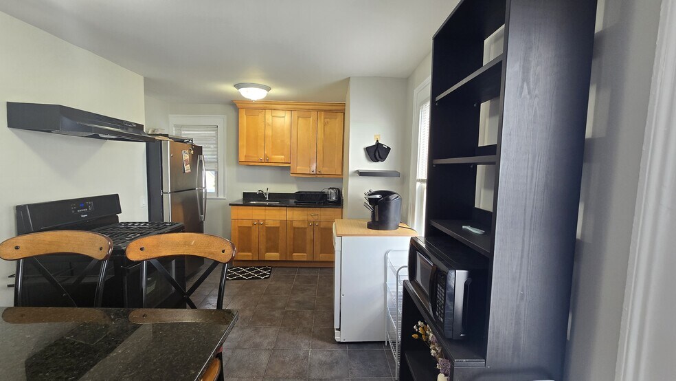 Building Photo - 92 Townsend Ave