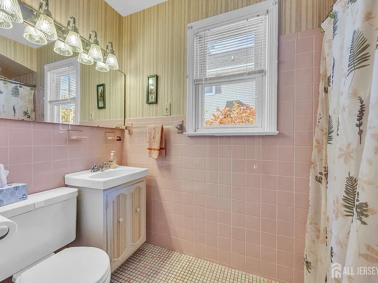 Building Photo - 143 Safran Ave