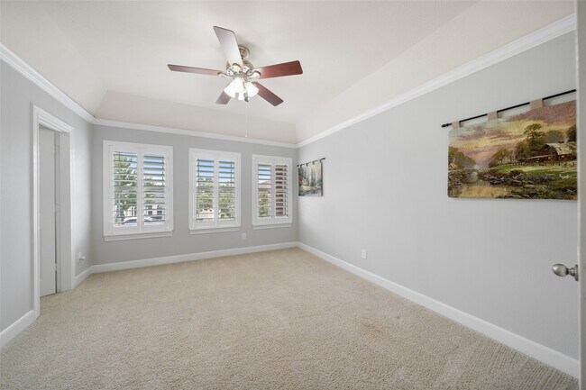 Building Photo - 390 Wedgewood Dr W