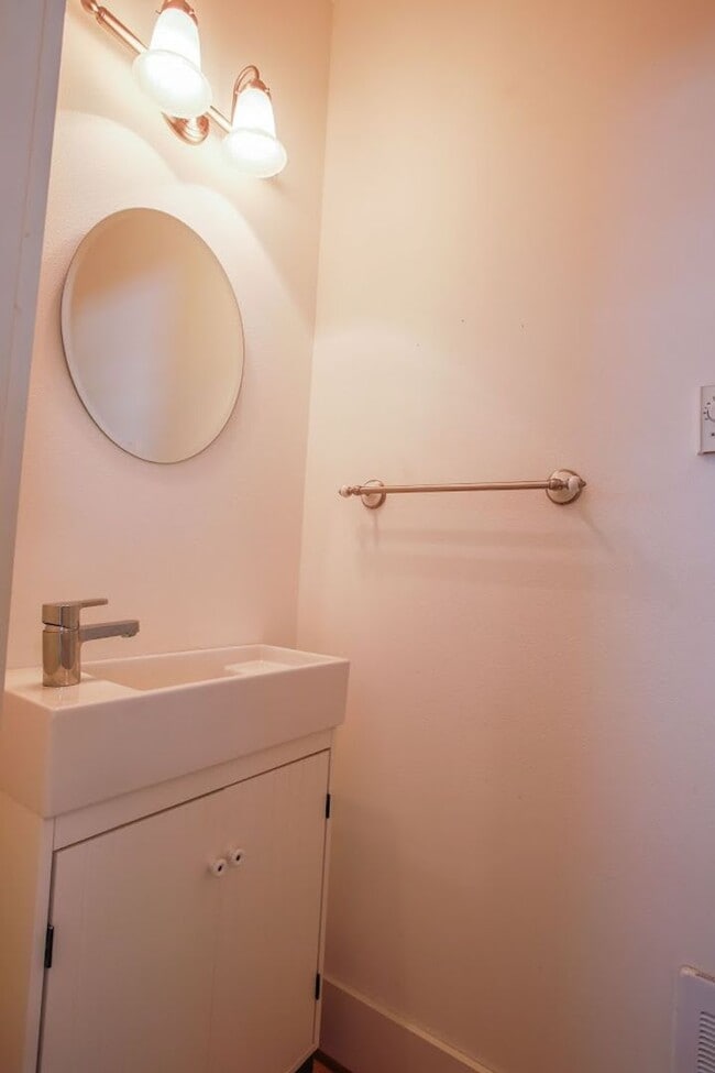 Building Photo - Move-In Now and Enjoy Summertime in Coupev...