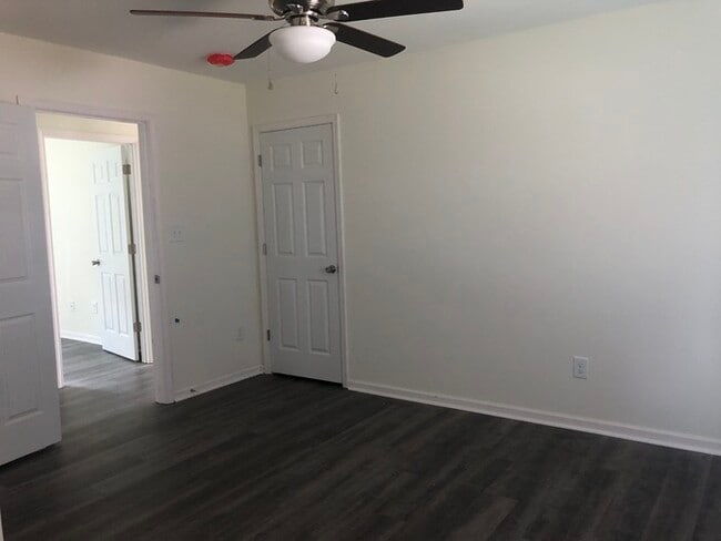 Building Photo - 126 Eden St NW