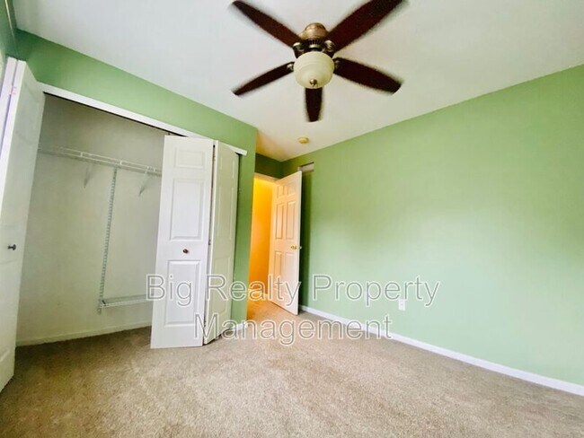 Building Photo - 475 Stoneglen St