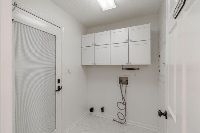 Building Photo - 112 Lucy Ln