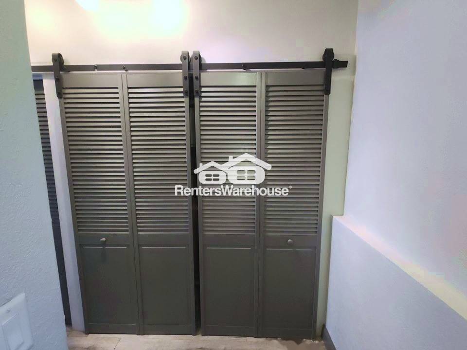 Building Photo - 765 US-63