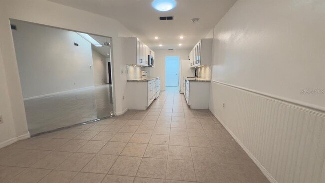 Building Photo - 4765 Oak Forest Dr W
