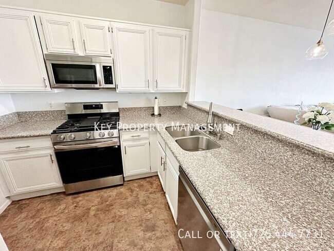 Building Photo - FULLY FURNISHED 1 BEDROOM CONDO IN GATED C...