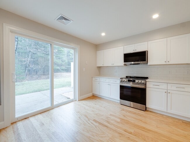 Building Photo - 5 Barracks Rd