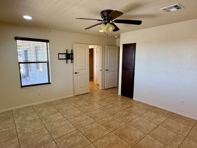 Building Photo - 4 bedroom view home in San Luis, AZ