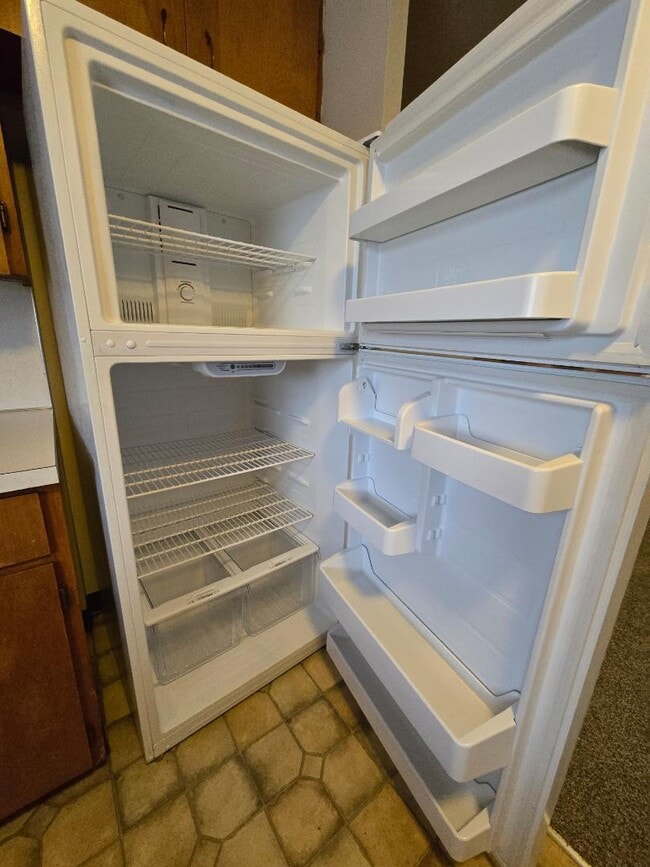 Building Photo - 210 Hendricks St