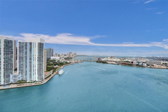 Building Photo - 848 Brickell Key Dr