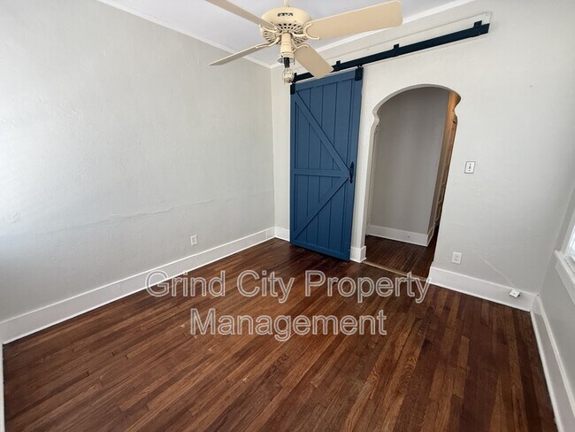 Building Photo - 653 Anderson St