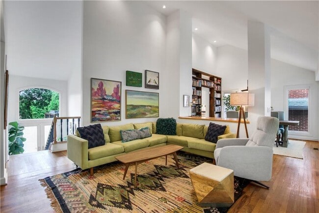 Building Photo - 925 Highland Terrace NE