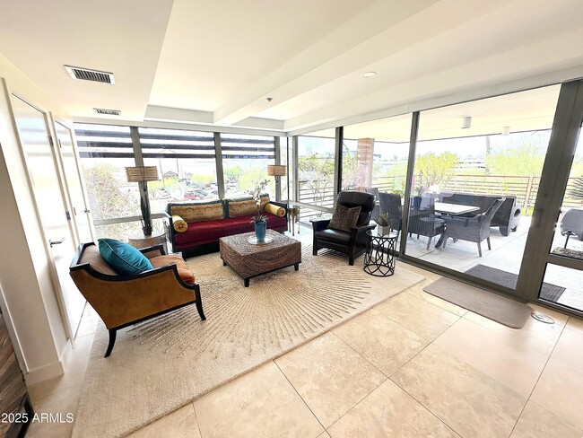 Building Photo - 7117 E Rancho Vista Dr