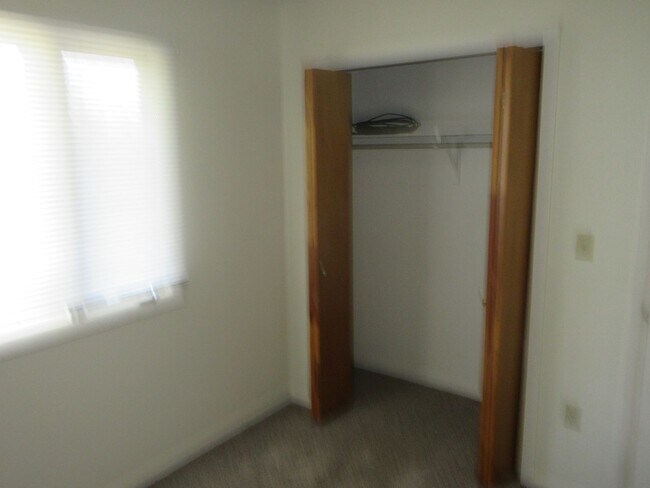 Building Photo - 1803 S Gillette Ave
