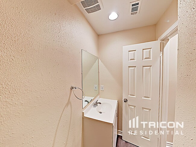 Building Photo - 21114 Southern Colony Ct