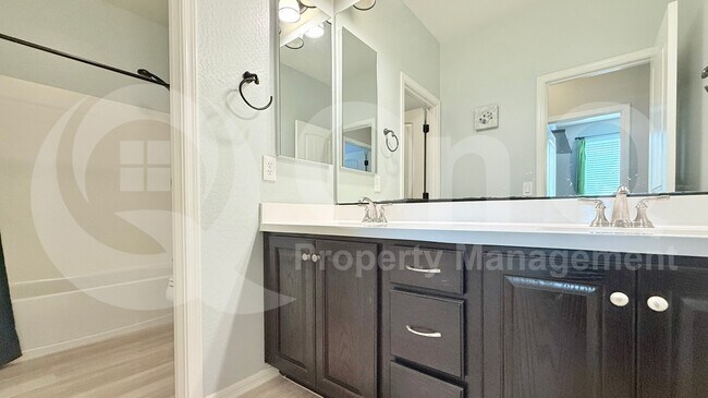 Building Photo - 3945 E Mesquite St