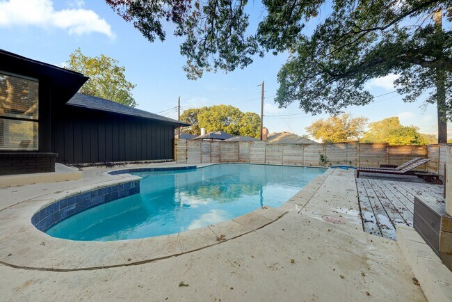 Building Photo - 9667 Timberleaf Dr