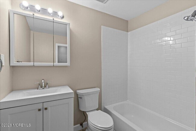 Building Photo - 8 Primrose Ln