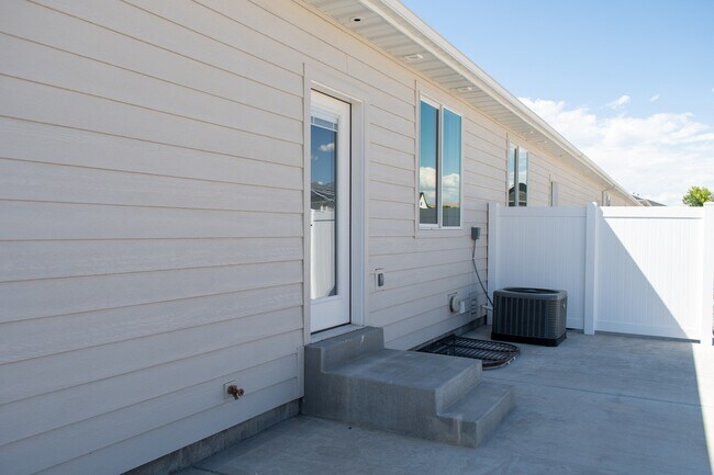 Building Photo - 864 S 340 E