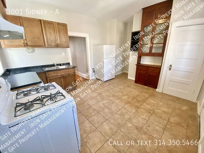 Building Photo - 3001 Sidney-A