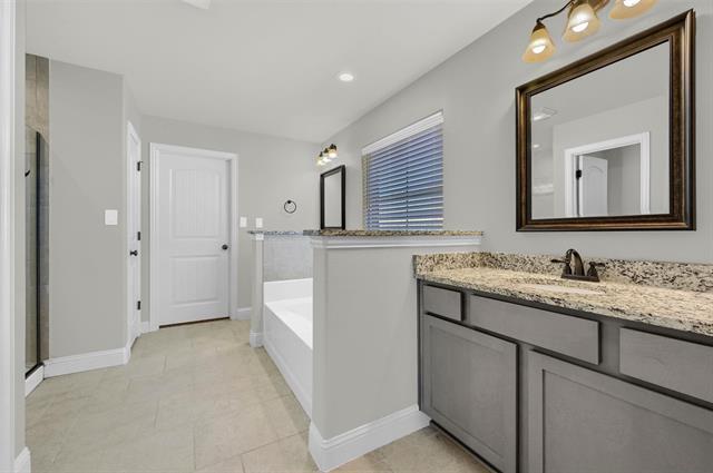 Building Photo - 2401 Southridge Ln