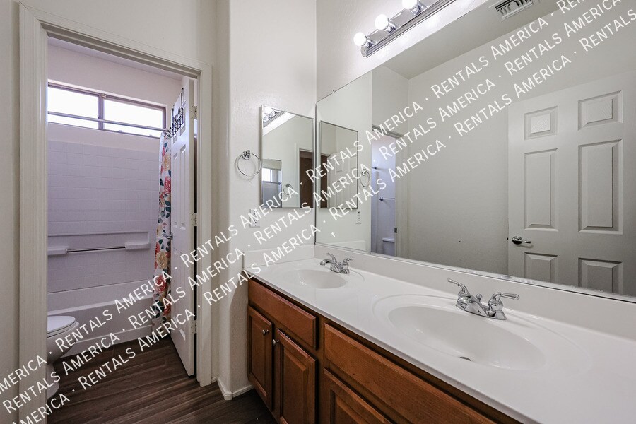 Building Photo - 3382 E Roadrunner Dr