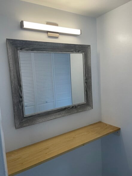 Powered area - 3878 Victoria Dr