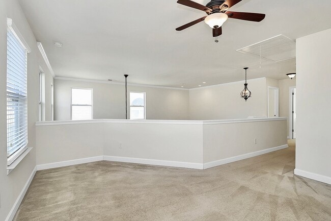 Building Photo - Beautiful three bedroom townhome