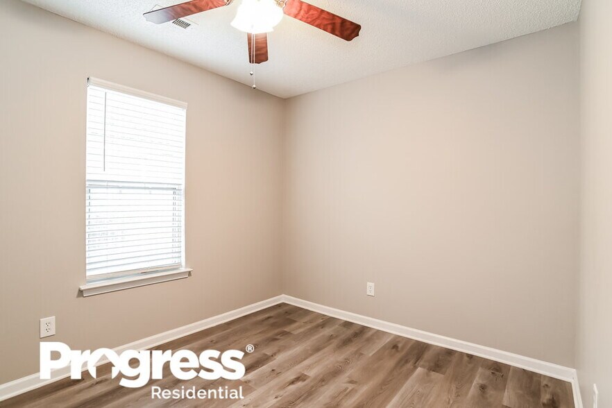 Building Photo - 5720 Shining Oak Ln