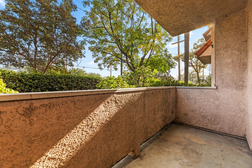 Building Photo - 10943 Laurel Canyon Blvd