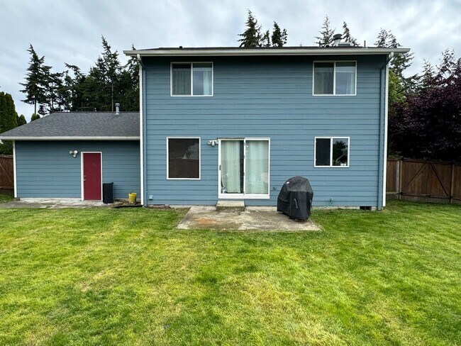 Building Photo - Lovely 3 Bedroom Home Close to Parks and Schools