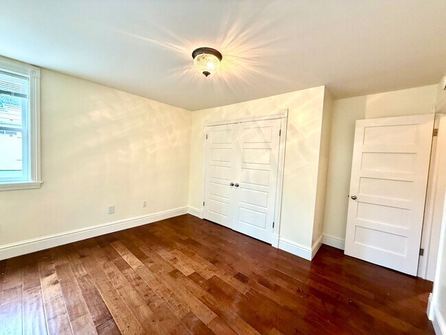 Building Photo - $2,400 / 2 BR - Beautifully Updated Home in Desirable Alameda Neighborhood