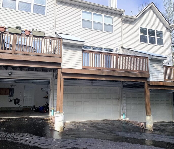 Building Photo - 2550 Cleinview Ave