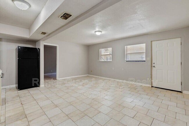Building Photo - 1738 Wright Ave