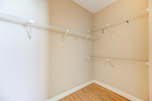 Building Photo - 2023 Gentryside Dr