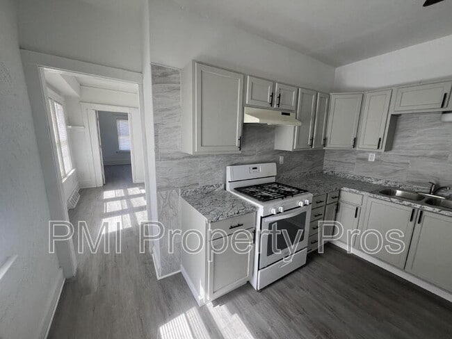 Building Photo - 3284 N 30th St