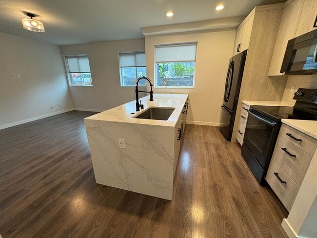 Building Photo - 2bd/1.75bs Seattle Townhouse