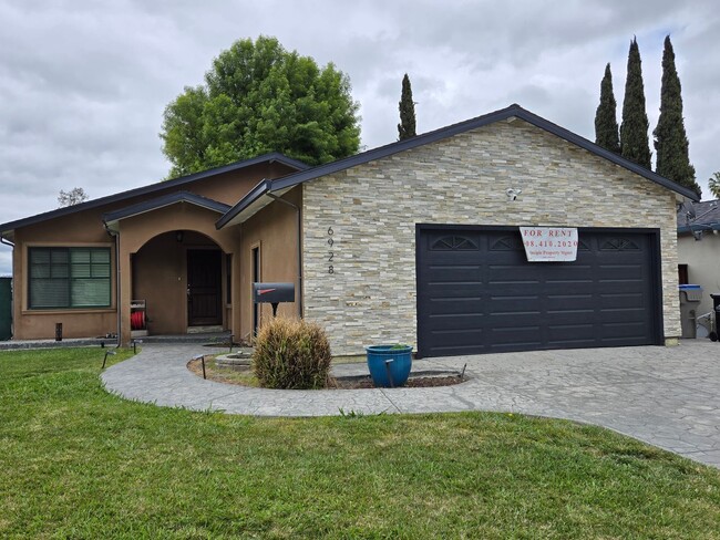 Primary Photo - Beautifully Updated 4-Bedroom Home with Fo...
