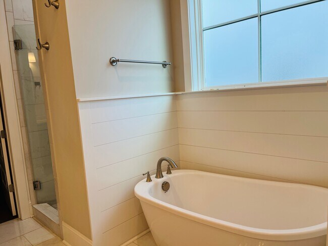 Building Photo - 311 Clift Home Pl Dr