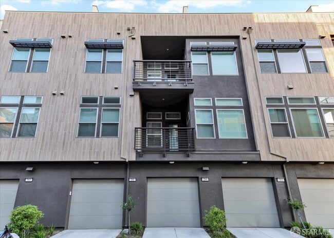 Building Photo - 210 Waters Park Cir