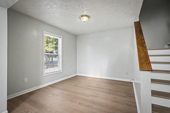 Building Photo - 1217 Clock St